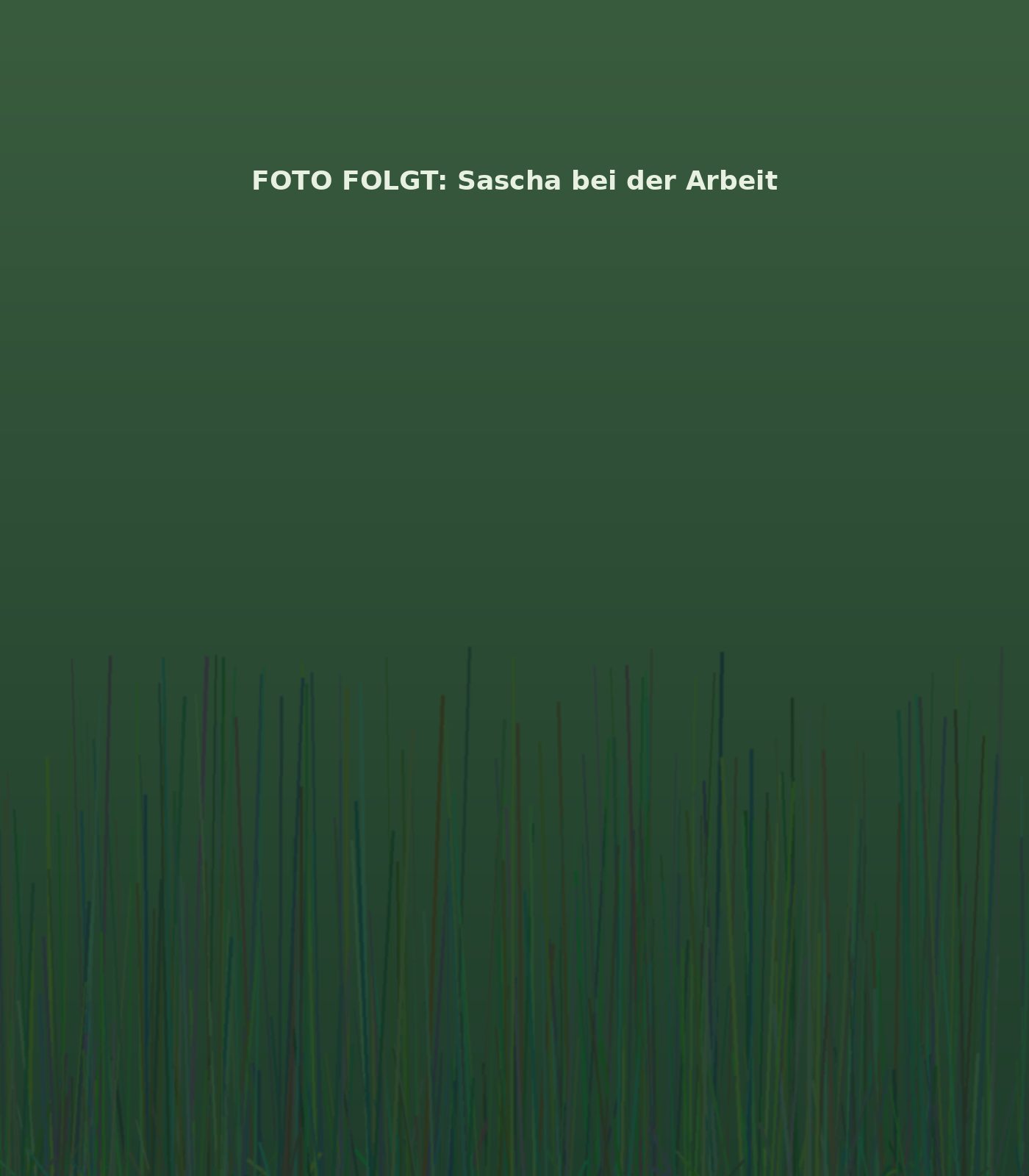 Sascha Hansen bei der Gartenarbeit